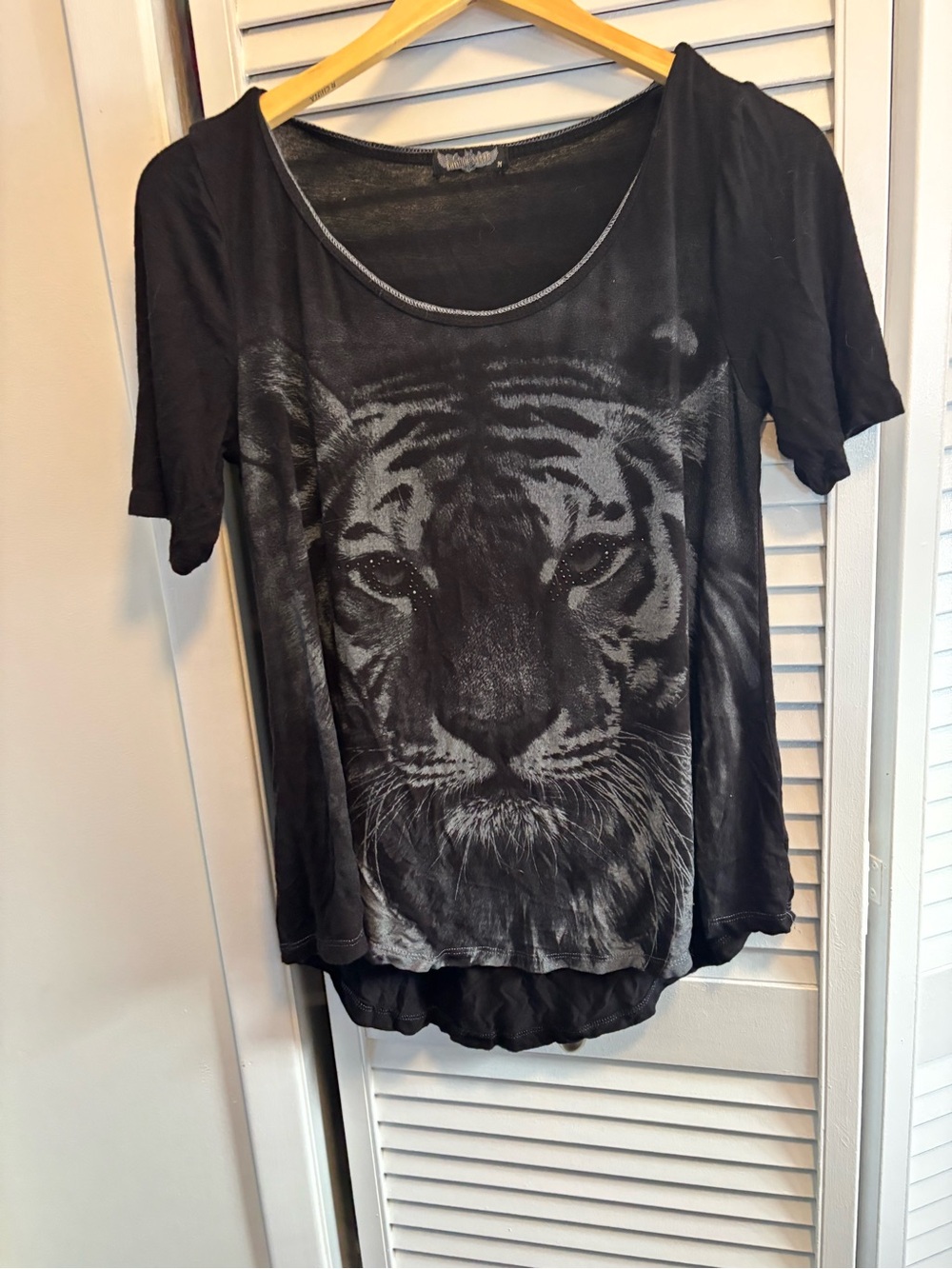 Vanilla Sugar Black Tiger Face Scoop Neck Tee